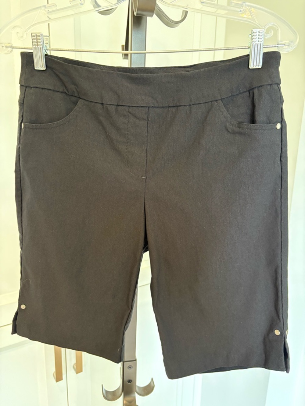 Tribal Black Pull-On Bermuda Shorts with Front Pockets Stretchy Size 8 Comfy